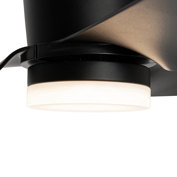 Detailansicht eines schwarzen Deckenventilators mit integrierter, leuchtender LED-Beleuchtung.