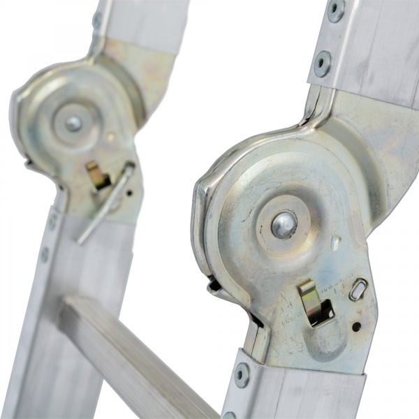 Detailansicht des Gelenks einer Mehrzweckleiter