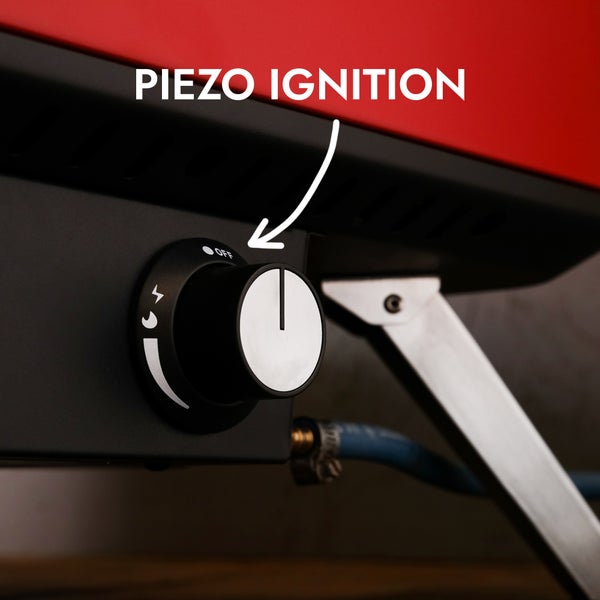 Nahaufnahme des Piezo-Zünders eines Grills