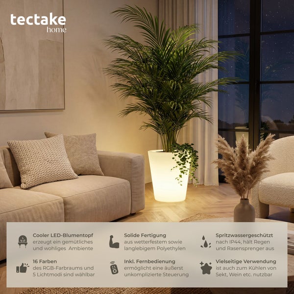 Moderner LED-Blumentopf im Wohnzimmer mit Pflanze, Sofa und Fenster. Polyethylen, spritzwassergeschützt, 16 Farben, Fernbedienung. Tectake home Logo.