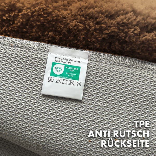 Detailansicht eines Teppichs mit Hinweisen zum Material und zur Pflege