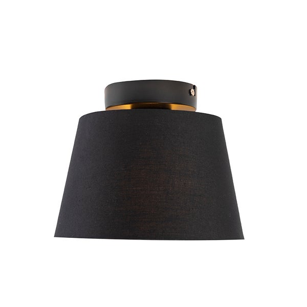 Schwarze Deckenleuchte mit konischem Stoffschirm und Metallsockel.