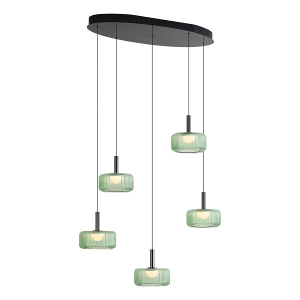 Moderne Pendelleuchte mit fünf gerippten Glasleuchten an einer ovalen Deckenplatte zur dekorativen Innenbeleuchtung.