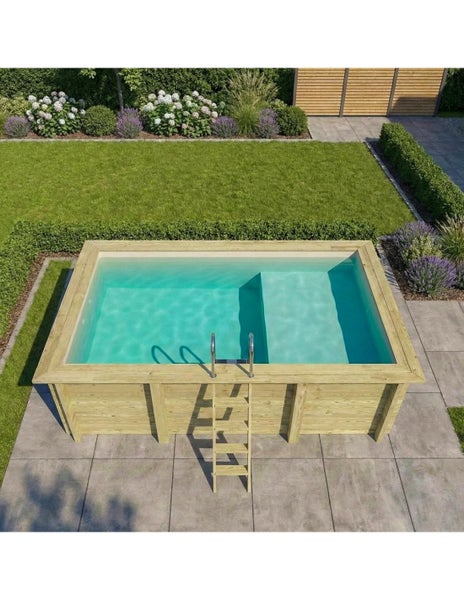 Holzpool mit Leiter im Garten