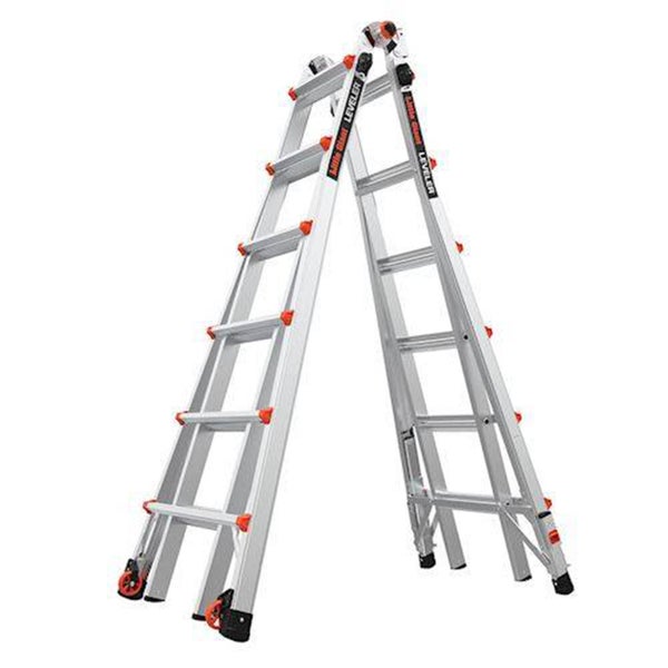 Little Giant Mehrzweckleiter Leveler aus Aluminium in A-Stellung mit integrierten Rollen.
