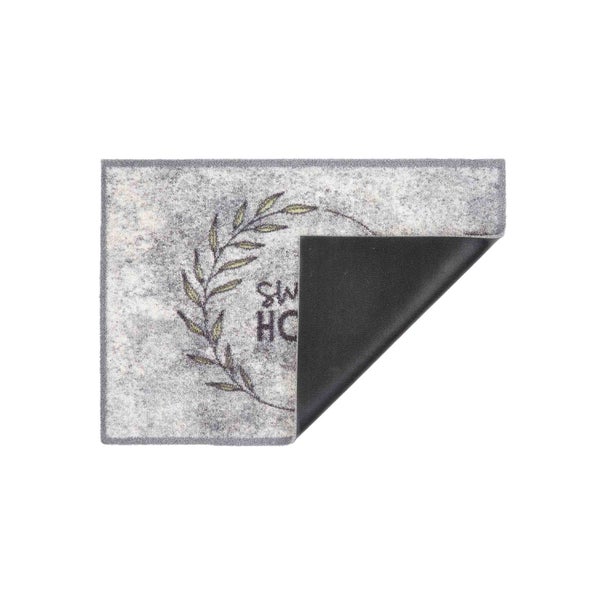 Fußmatte mit dem Schriftzug 'Sweet Home' und einem Blätterkranz