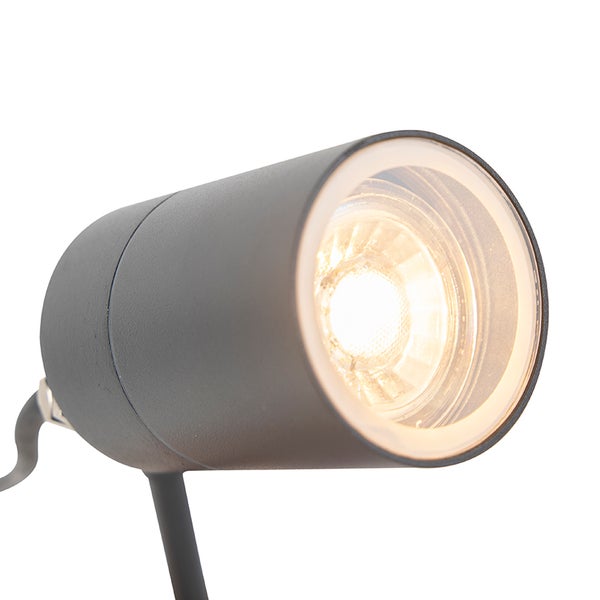 Zylindrischer LED-Gartenstrahler in Anthrazit mit leuchtendem warmweißem Licht.