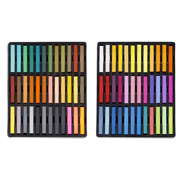 Zwei Sets Pastellkreiden in schwarzen Kunststoffboxen