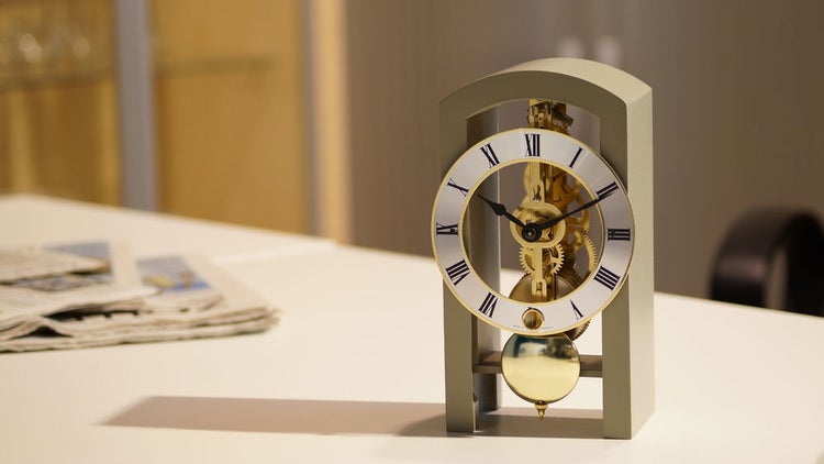 Holzgartenstuhl mit Armlehnen