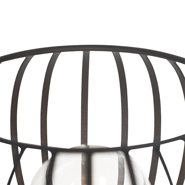 Detailaufnahme einer Pendelleuchte mit Metallkäfig und klarer Glaskugel