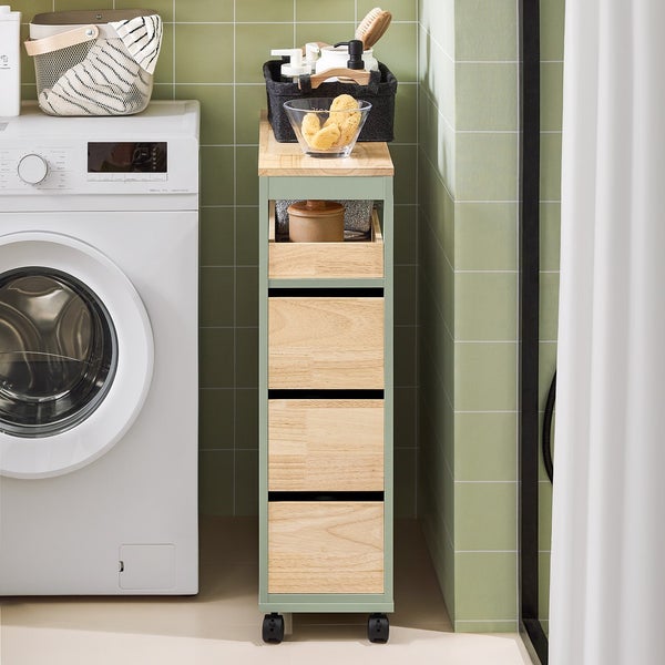 Schmales Badezimmerregal mit vier Schubladen und Rollen neben einer Waschmaschine