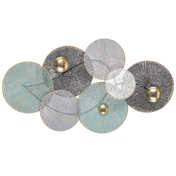 Detailansicht einer Gartenliege mit hell gepolsterter Auflage und Kopfstütze.