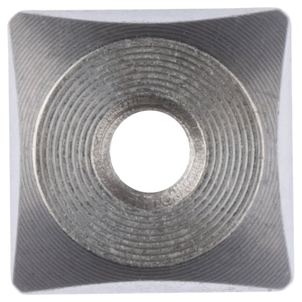 Quadratisches Wendemesser aus Metall mit einer Bohrung in der Mitte und konzentrischen Rillen auf der Oberfläche.