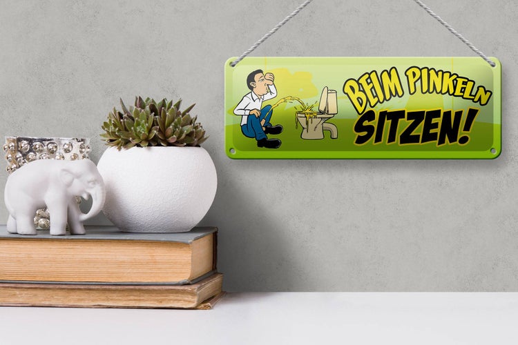 Blechschild Spruch 27x10cm Beim Pinkeln sitzen Dekoration