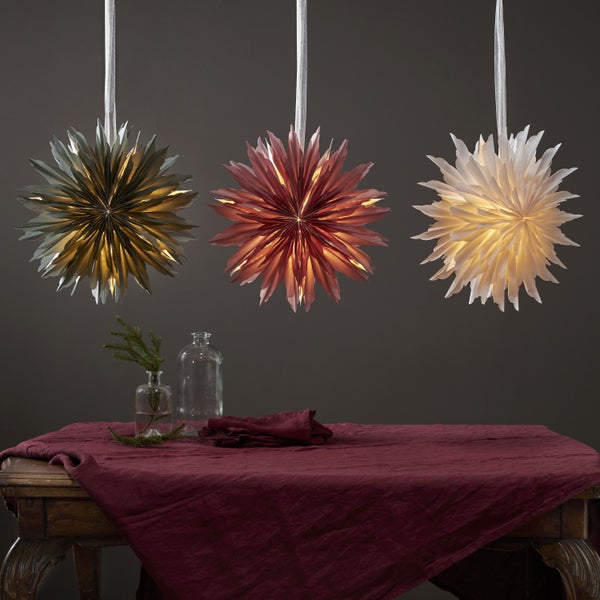 Brauner Papierstern als Weihnachtsdekoration