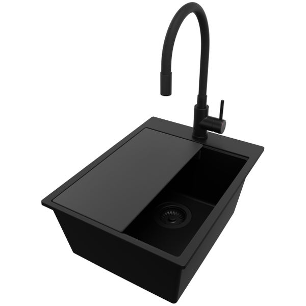 Schwarze Küchenspüle mit Abtropffläche und Wasserhahn