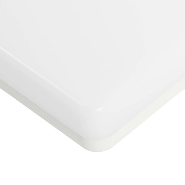 Detailansicht einer flachen LED-Deckenleuchte mit abgerundeter Ecke.