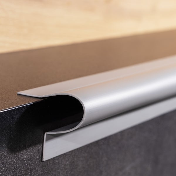 Griffleiste für Küchenfronten aus Aluminium zur Montage an Schranktüren und Schubladen