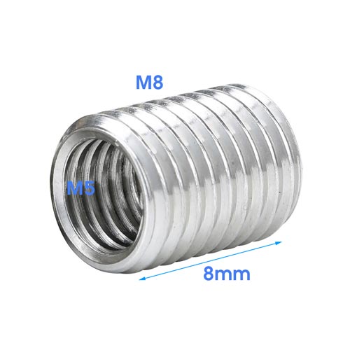 Gewindeeinsatz Reduzierstück von M8 auf M5, Länge 8 Millimeter, aus Metall.