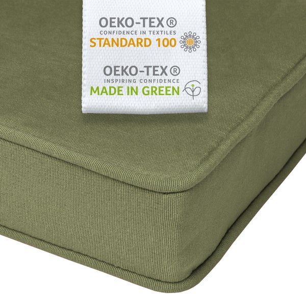 Detailansicht eines Polsters mit OEKO-TEX Standard 100 und Made in Green Siegeln für schadstoffgeprüfte und nachhaltige Textilien.