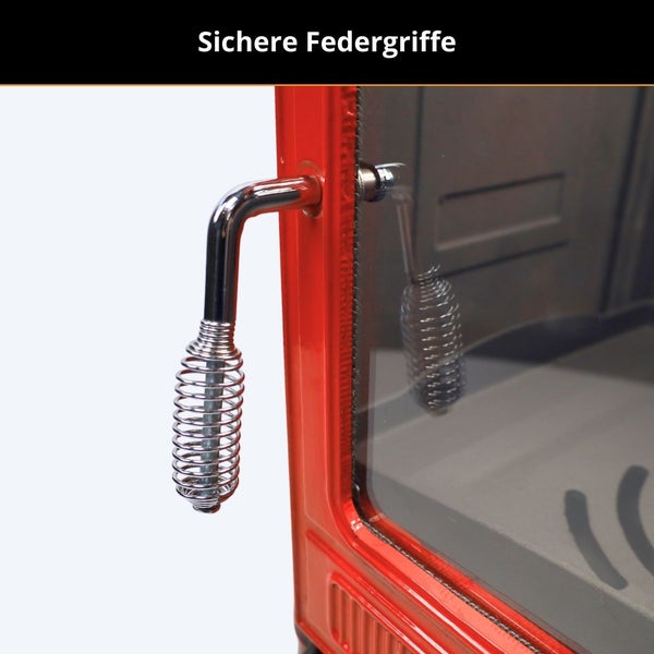 Nahaufnahme eines Kaminofens mit einem sicheren Federgriff aus Metall an der Ofentür.