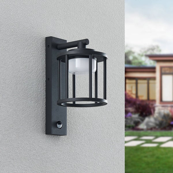 Lucande Wandleuchte außen Berenike mit Bewegungsmelder (spritzwassergeschützt (Modern) in Alu aus Aluminium (1 flammig, GX53) - Wandlampe für Außenwand/Hauswand Haus Terrasse und Balkon