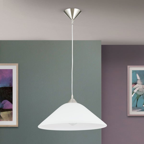 Moderne Pendelleuchte mit kegelförmigem Glasschirm und Aufhängung aus Metall für eine wohnliche Raumbeleuchtung.