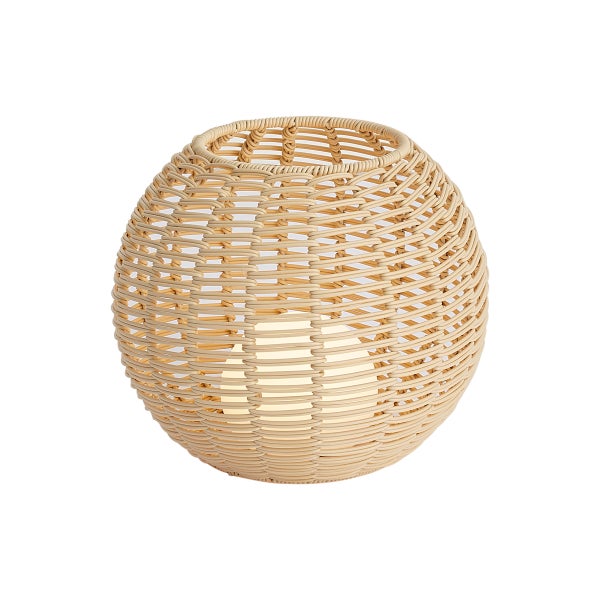 Kugelförmige Tischleuchte aus Rattan-Geflecht mit innenliegender Lichtquelle.