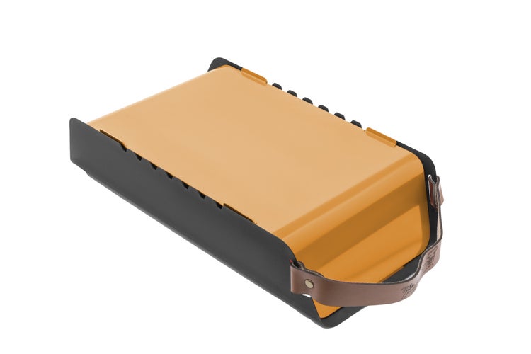 The Favilla FUMO mobiler Holzkohlegrill (48x25x11 cm) in Orange – 2-in-1 Grill mit Edelstahlrost & Spießhalterung – Inkl. Tragetasche für Camping