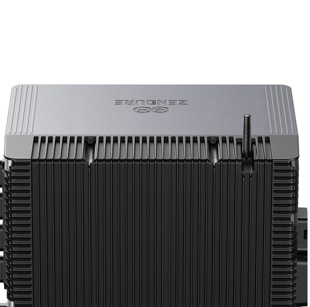 Zendure SolarFlow Powerhub mit Kühlrippen und Antenne für Balkonkraftwerke.