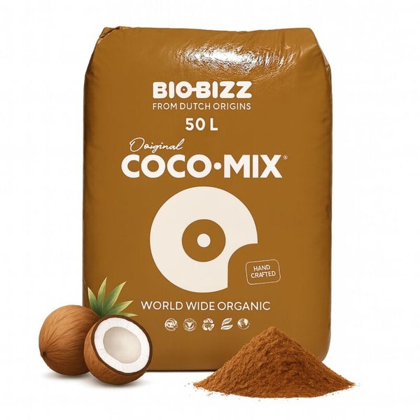BioBizz Coco-Mix biologisches Substrat 50 Liter, Kokosnüsse und ein Haufen Kokosfasersubstrat.
