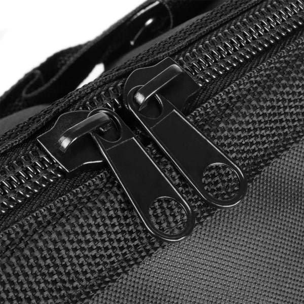 Detailaufnahme eines Doppelreißverschlusses an einer Tasche