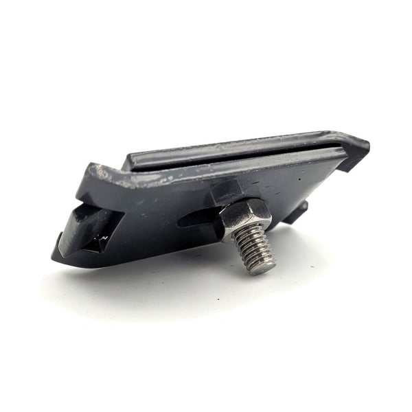 Schwarze Halterung mit Schraube für die Montage