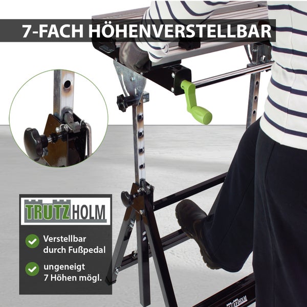 Trutzholm Arbeitstisch mit 7-fach Höhenverstellung über ein Fußpedal und Kurbel für manuelle Bedienung.