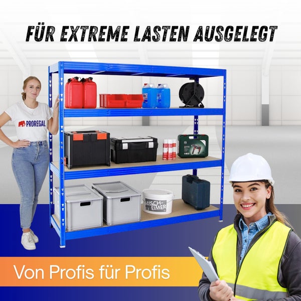 Blaues PROREGAL Schwerlastregal aus Metall mit Fachböden, beladen mit Werkzeugen und Behältern. Fachkräfte in Arbeitskleidung und Helm.