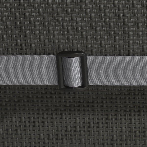 Detailansicht von Geflechtmaterial mit Gurt und Kunststoffschnalle