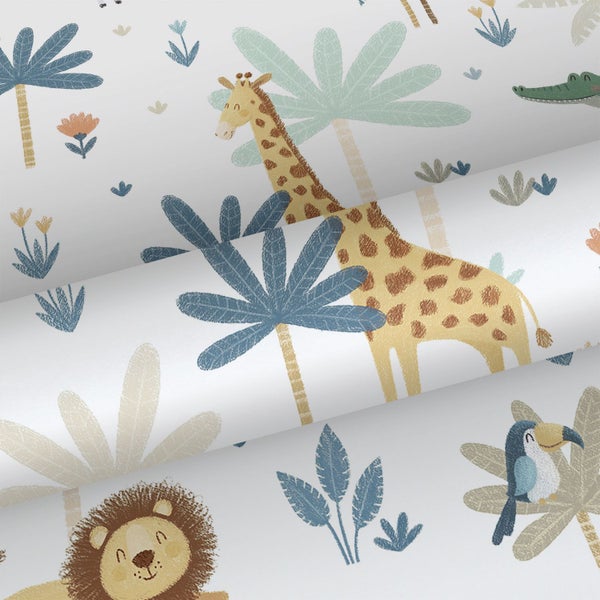 Kindertapete mit Tiermotiven wie Giraffe, Löwe und Tukan zwischen Palmen.