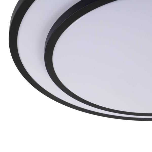 Detailansicht einer runden LED-Deckenleuchte mit konzentrischen schwarzen Rahmen und weißen Diffusoren.