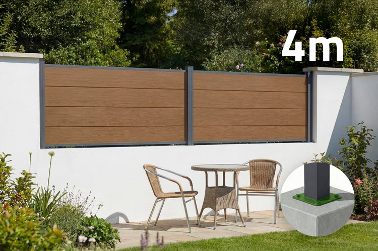 Sichtschutzzaun aus braunen Holz-Kunststoff-Lamellen auf einer weißen Mauer mit Gartenmöbeln, 4 Meter Breite und Montagedetail eines Pfostens.