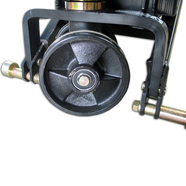 Detailaufnahme eines Motorradhebers mit schwarzem Rad