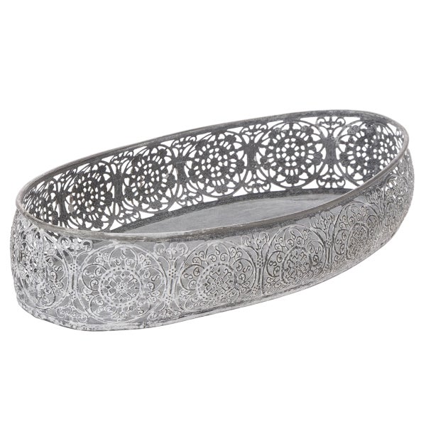Ovaler Metallkorb mit filigranem Muster im Vintage-Stil.