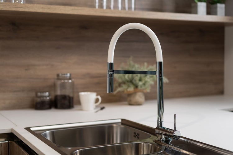 Wasserhahn Vorfenster Küchenarmatur, Umklappbar 4,5 CM, mit 360° schwenkbarem Auslauf, abnehmbare 2 strahl Handbrause, Verchromt / Weiß