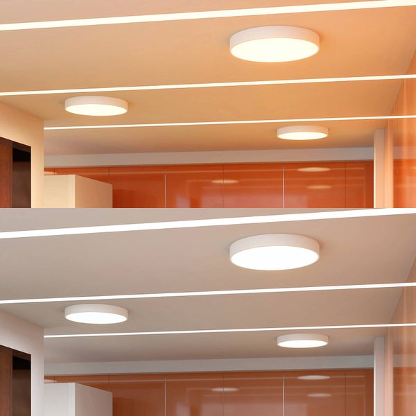 Runde LED-Deckenleuchte im flachen Design, montiert in einem modernen, hell beleuchteten Flur.
