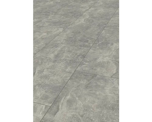 Boden aus Vinylpaneelen in Steinoptik