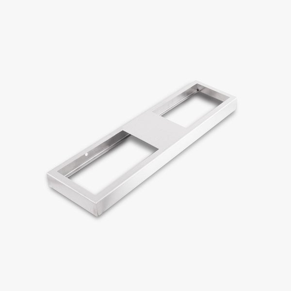 Gastronorm-Behälter aus Edelstahl mit passendem Deckel und Griffmulde.