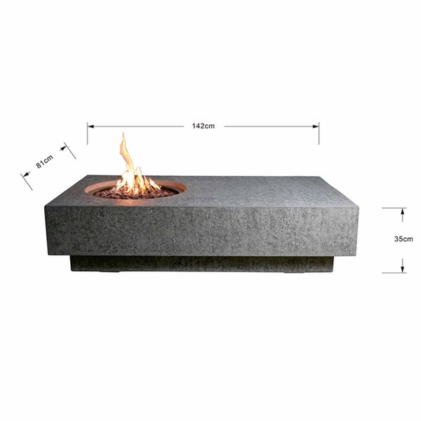 Gaskamin-Tisch aus Faserbeton mit den Maßen 142 Zentimeter Länge, 81 Zentimeter Breite und 35 Zentimeter Höhe.