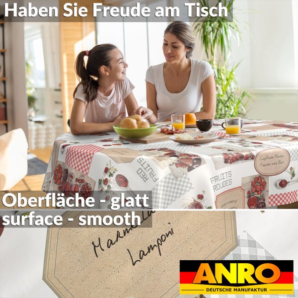 Abwischbare Wachstuch-Tischdecke mit Fruchtmotiven und glatter Oberfläche auf einem Tisch in hellem Raum mit Frau und Kind. ANRO Logo.