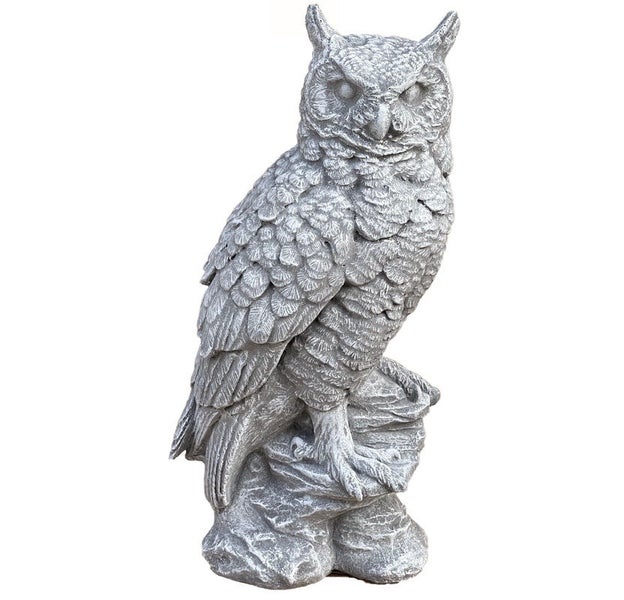 Dekorative Gartenfigur in Form einer Eule aus witterungsbeständigem Material