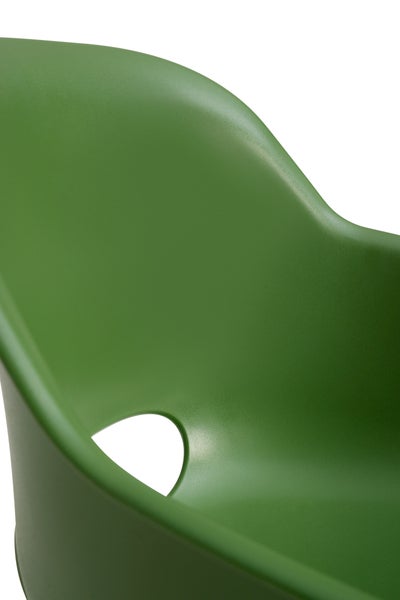 Spüle mit Abtropffläche, Armatur und Schneidebrett