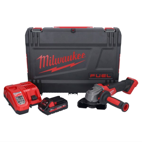 Milwaukee Akku-Winkelschleifer Set mit Ladegerät, Akku und Transportkoffer.